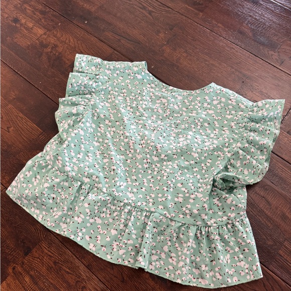 SHEIN Tops - SHEIN Floral Green Ruffle Sleeve Top Size S